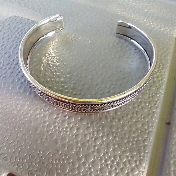 Women's silver tone decorative cuff bracelet. - Picture 4 of 4